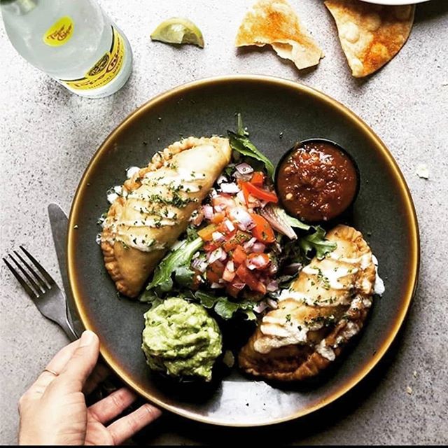 Start off your Memorial Day weekend with plenty of flavor that will power you through the fun! Foto: Southwestern Empanadas by @ericwpohl #vegano #vegan #vegansofinstagram #vegansofig #plantpower #empanadas #madefromscratch #compassionovercruelty #rico #whatveganseat